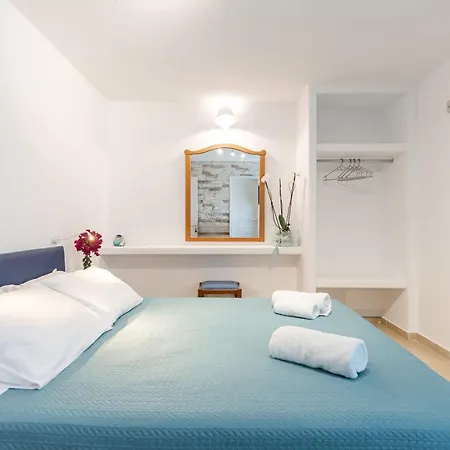 Apartment Crystal Naxos 2 At